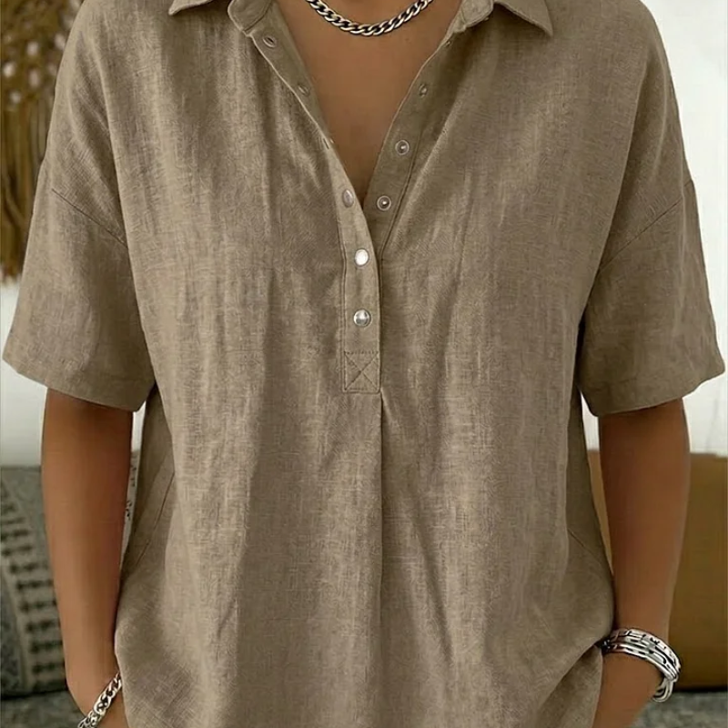 Constança | Blusa com gola e detalhe de botão